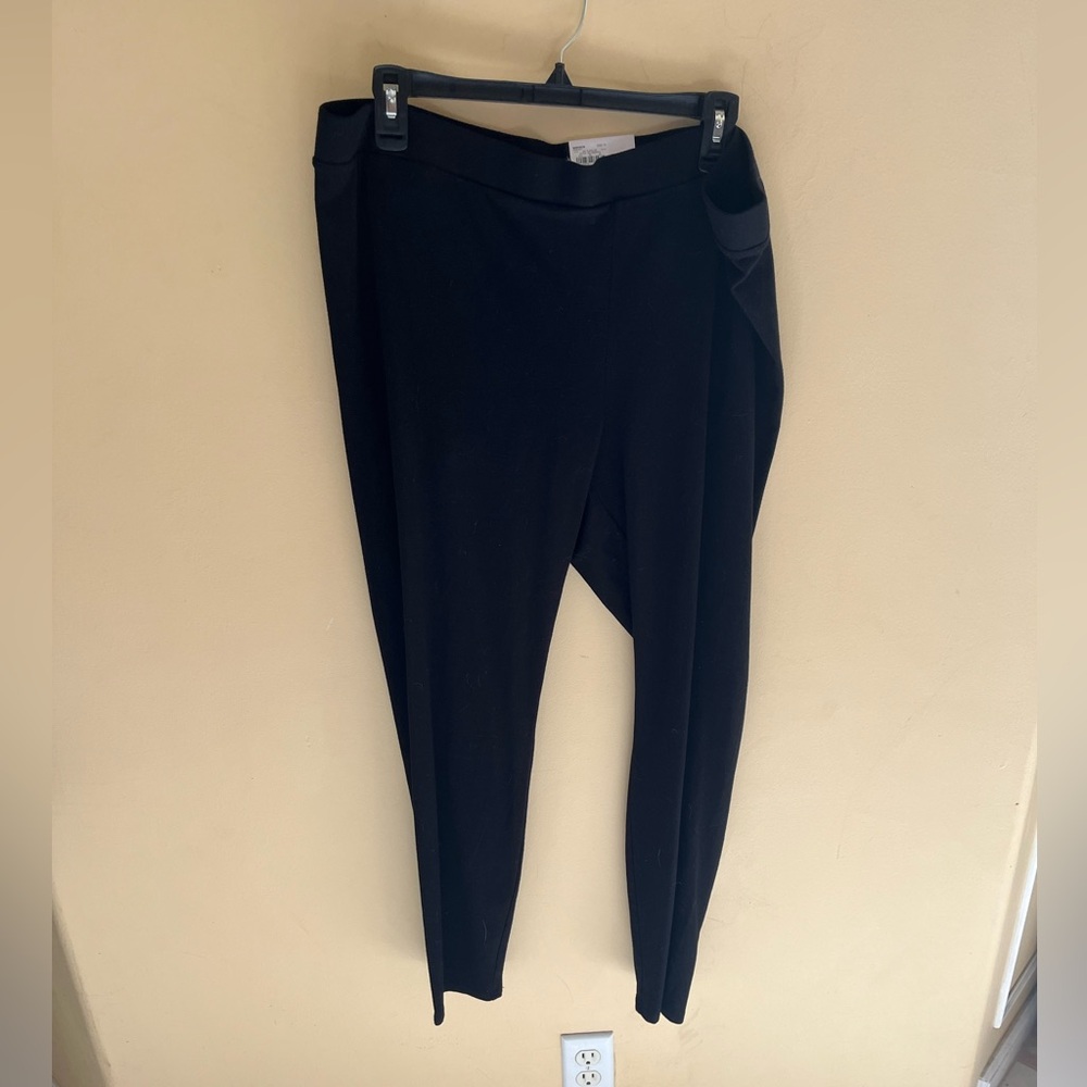 New leggings, with tag attached. Black 1x Laura, Conrad.